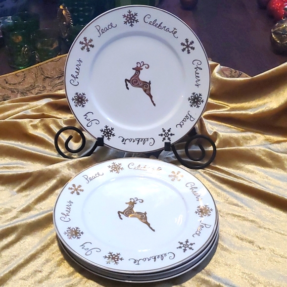 Gibson Celebration Snowflake Reindeer Dinner Plates - Picture 3 of 6
